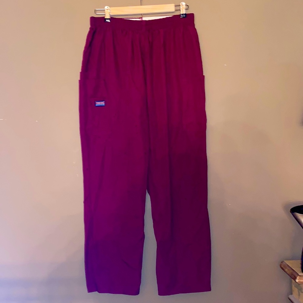 Burgundy stretch waistband style scrub pants